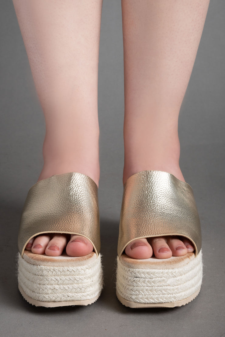 Chunky Sandals - Gold