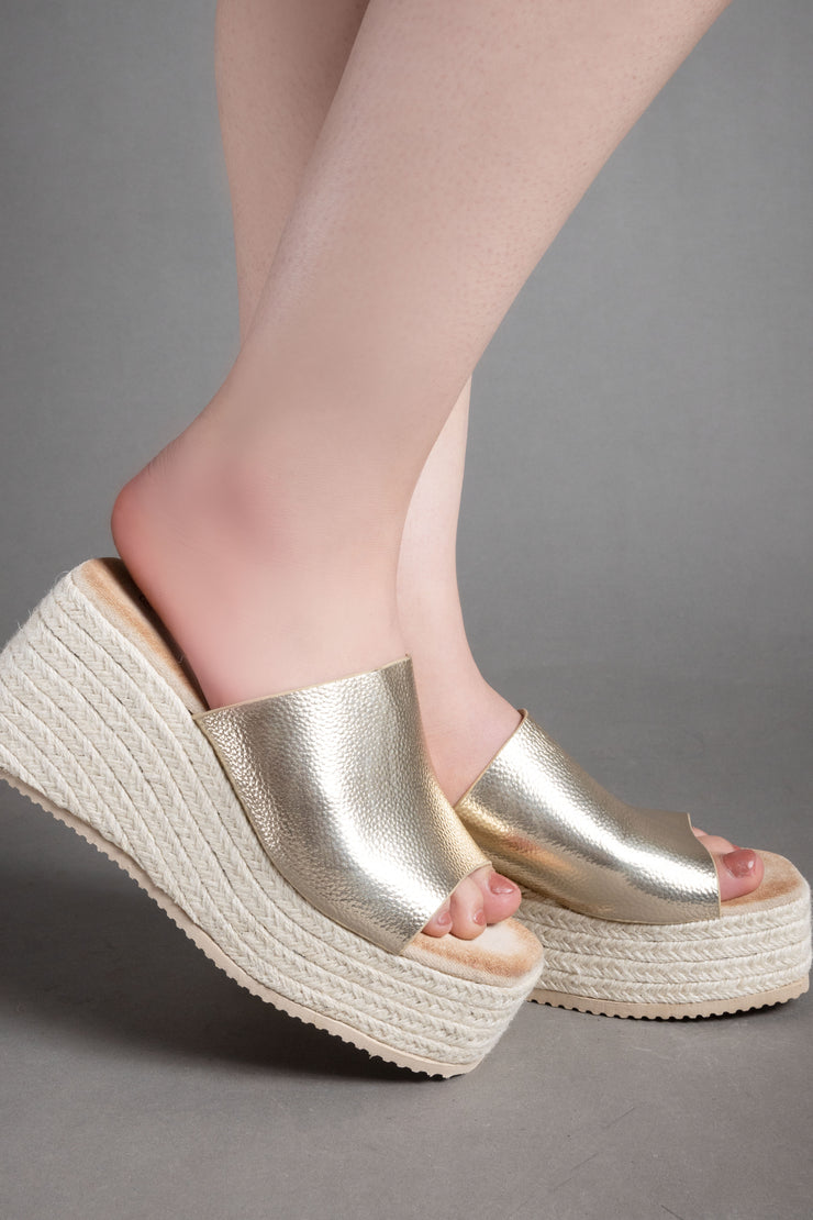 Chunky Sandals - Gold