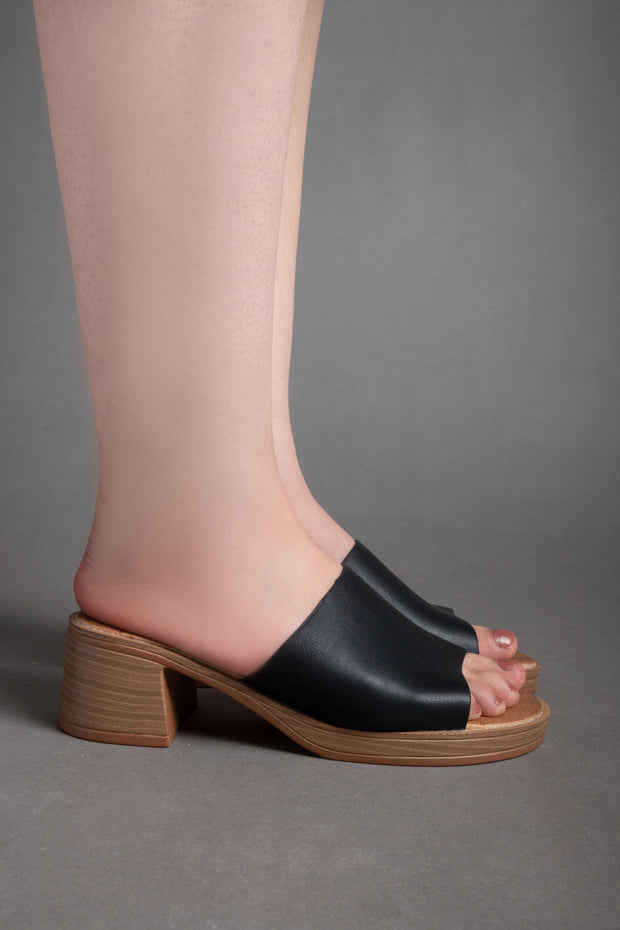 Modern Minimalist Sandals - Black