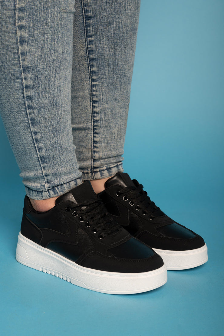 Trendy Casual Sneakers - Black