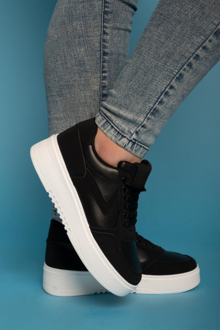 Trendy Casual Sneakers - Black