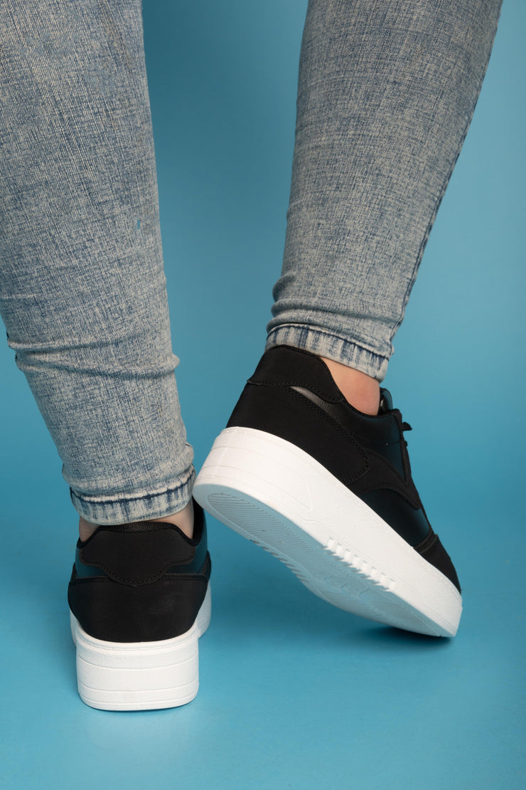 Trendy Casual Sneakers - Black