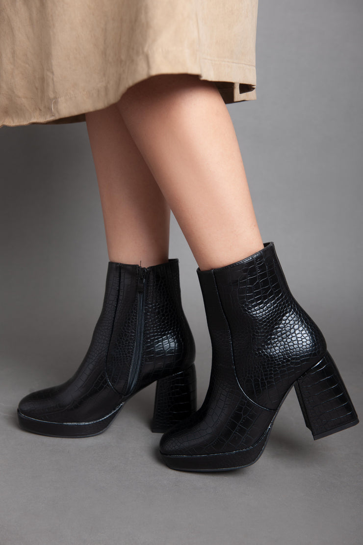 Squared Heel Leather Half Boot - Black